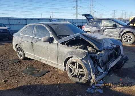 2014 Mercedes-Benz C 300 4Matic из США, поврежденный, VIN WDDGF8AB2EA933322